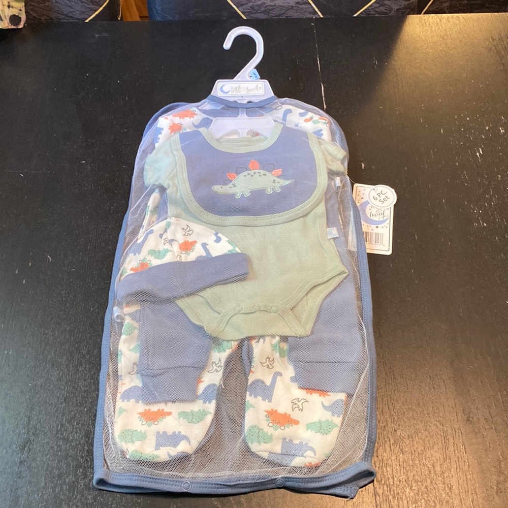 6 PC  0-3mo Dinosaur Set Brand New